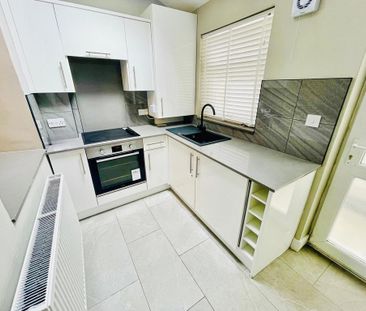 2 bedroom terraced house to rent - Photo 4