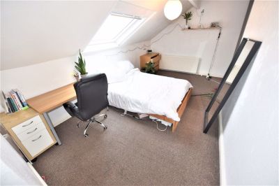 5 bedroom House in Burley Road, Leeds - Photo 4