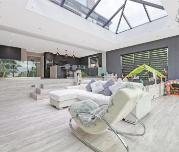 5 Bedroom House - Photo 2