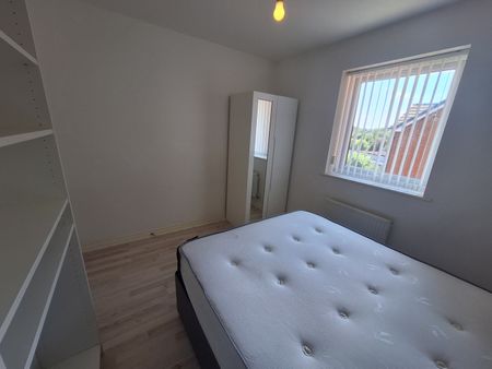 2 Bed Flat, Millers Brow Walk, M9 - Photo 3