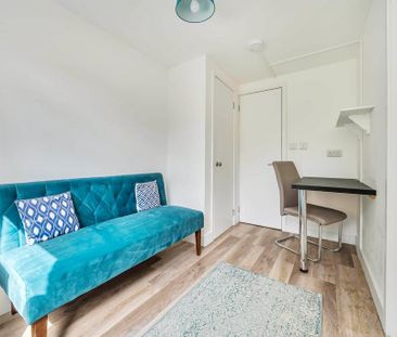 6 bedroom semi-detached house to rent - Photo 1