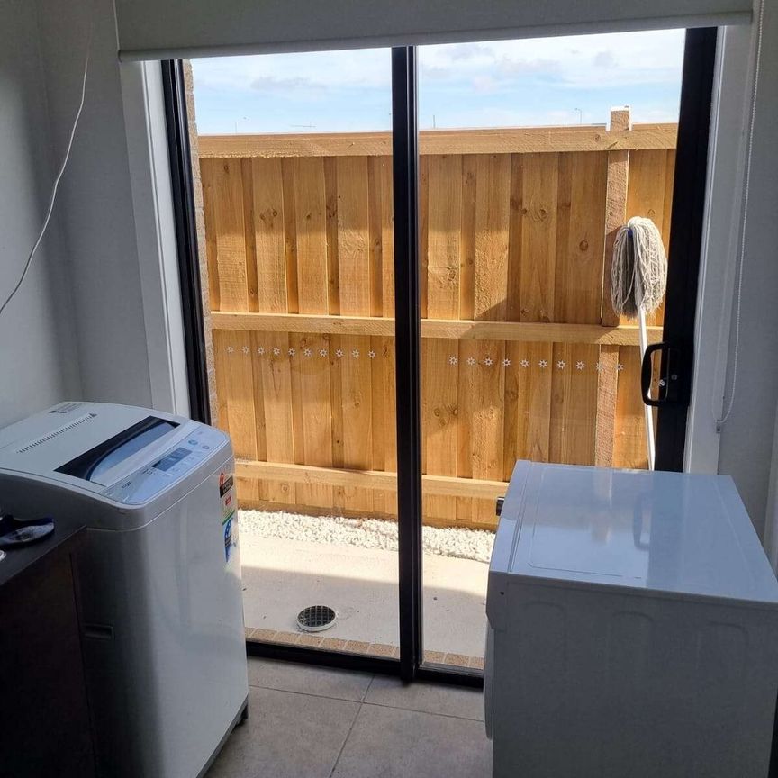 Wyndham Vale - Photo 1