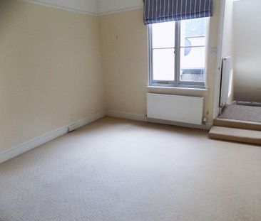 3 bedroom flat to rent - Photo 4
