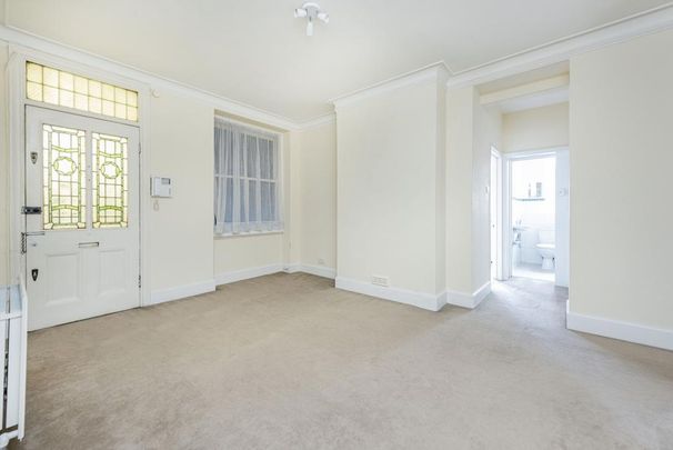 4 bedroom flat to rent - Photo 1