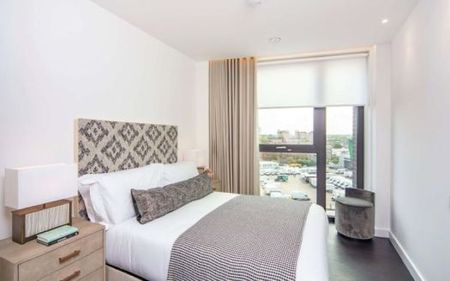 Thornes House, London, SW11 - Photo 2