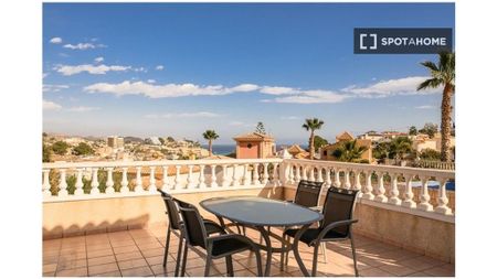 3 room luxury Flat for rent in Alicante, Spain - Photo 2