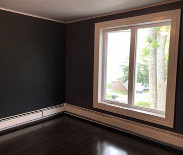 Kline - 1 Bedroom Upper Level Flat just off Quinpool! - Photo 1