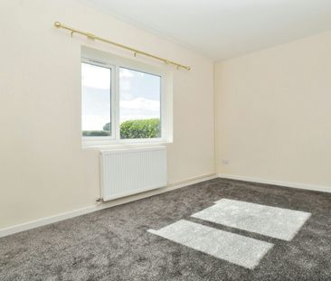 Bungalow to rent on - Photo 1