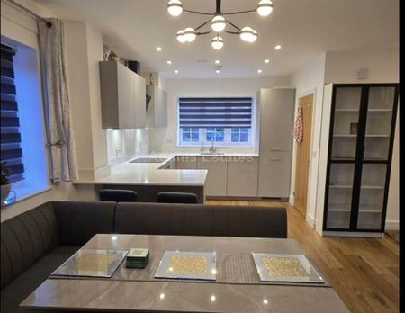 Price £2,595 pcm - Available 01/01/2026 - Furnished - Photo 5