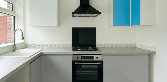 Freshbrook Road, Lancing - Photo 2