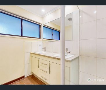 1/2 Blaxland Avenue, Cranbourne, Vic 3977 - Photo 5