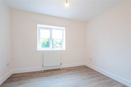 2 bed Upper Floor Flat for rent - Photo 3