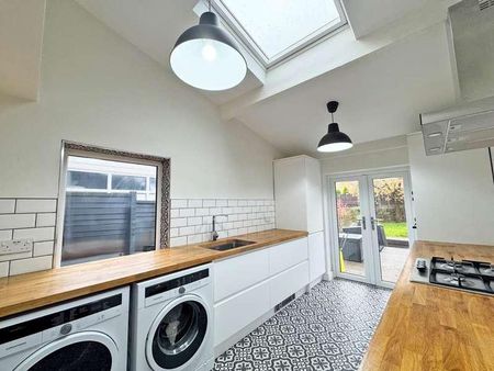 Heywood Avenue, Austerlands, Oldham, OL4 - Photo 4