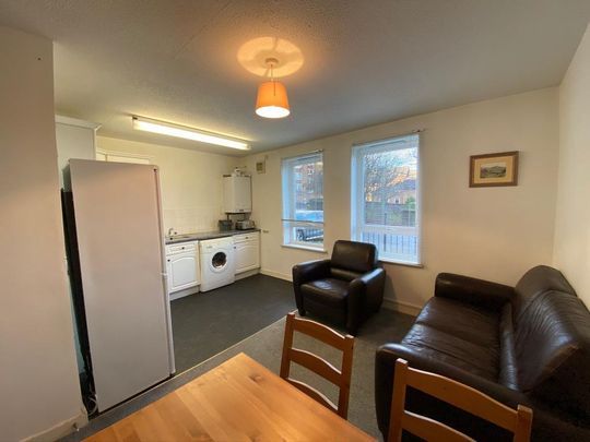 3 bedroom flat to rent - Photo 1
