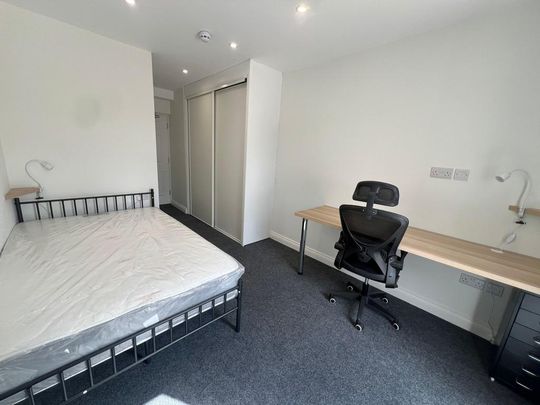 1 bedroom in a house share to rent - Photo 1