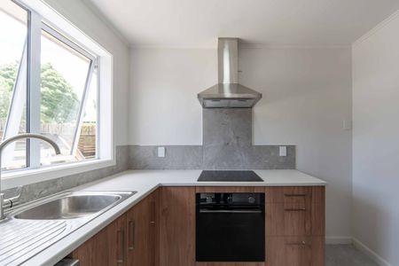 Refreshed Three Bedroom Home near the Hospital - Photo 2