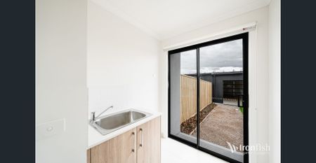 Stylish Low-Maintenance Living in a Sought-After Wollert Location - Photo 4