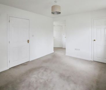 2 bedroom mews to rent - Photo 4