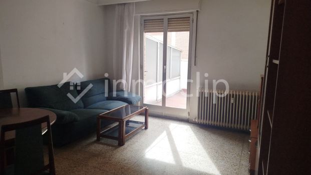 Ático de alquiler en Calle Van Dyck, Salesas - Photo 1