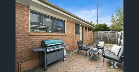 Chic Single-Level Living in the Heart of Fairfield - Photo 4