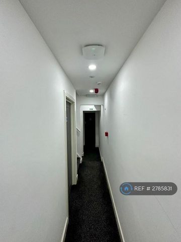 6 bedroom terraced house to rent - Photo 5