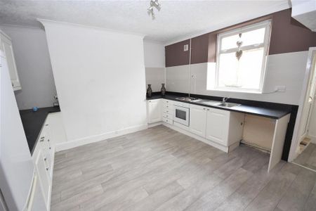 3 bedroom terraced house to rent - Photo 4