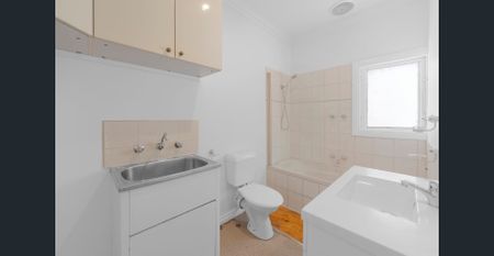 Stylish 3-Bedroom Home in a Prime Footscray Location - Photo 2