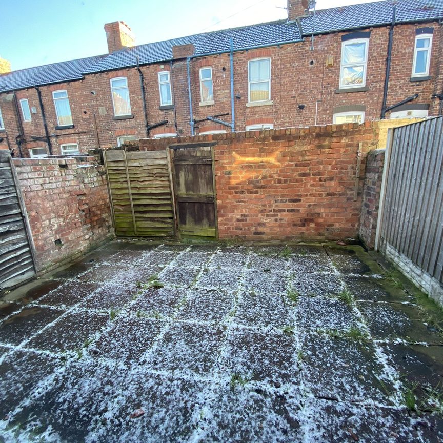 3 Bed Terraced House, Kipling Avenue, CH42 - Photo 1