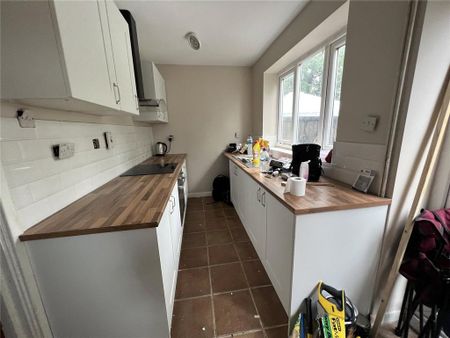 2 bedroom terraced house to rent - Photo 2