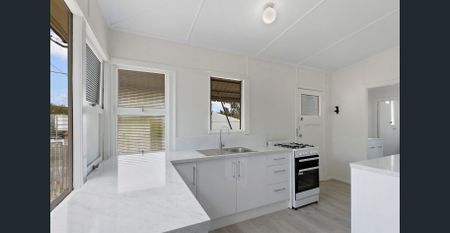 Charming & Light-Filled Home in Convenient Bardon Location - Photo 3