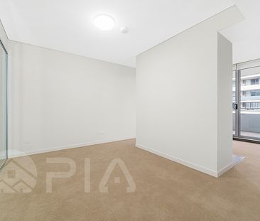 Modern studio close to amenities for lease - Photo 3