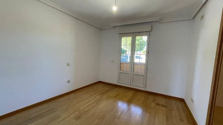 5 room luxury Semidetached House for rent in Torrelodones, Spain - Photo 2