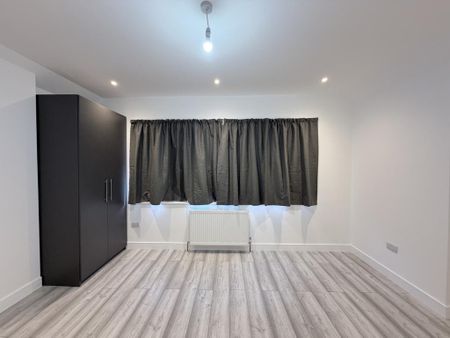 3 bedroom maisonette to rent - Photo 2