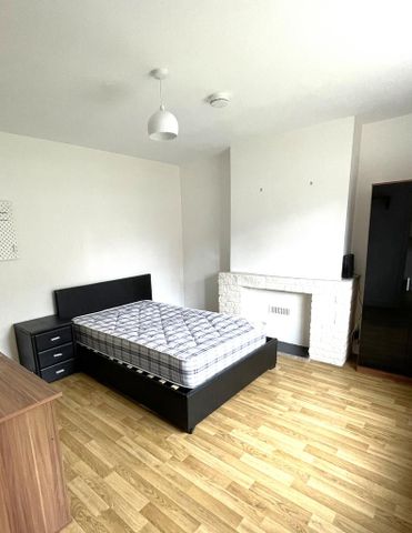 5 bedroom property to rent - Photo 3