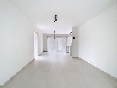 Moderne Nieuwbouwwoning (HOB) met 3 SLPK, Tuin én Carport! - Photo 2