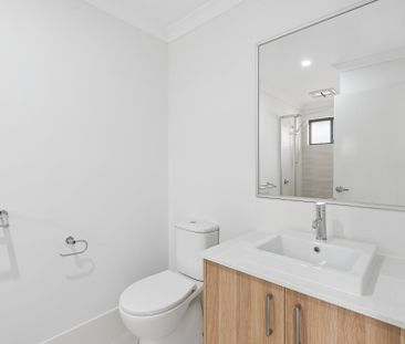 Fresh 5-Bedroom Home with Zoned Climate Control in Brookdale - Photo 2