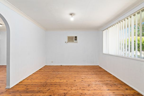 Perfect Three Bedroom Family Home Conveniently Close to Schools & Transport! - Photo 1