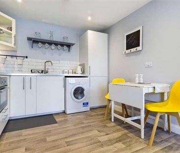 Hollycroft, Ashford Hill, Thatcham, Hampshire, RG19 - Photo 1