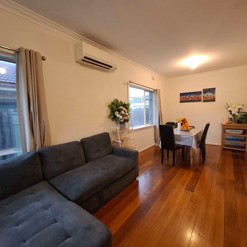 Bentleigh East - Photo 1