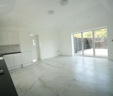 2 bedroom bungalow to rent - Photo 3