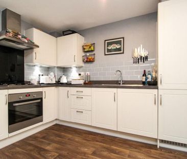 2 bedroom semi-detached house to rent - Photo 6