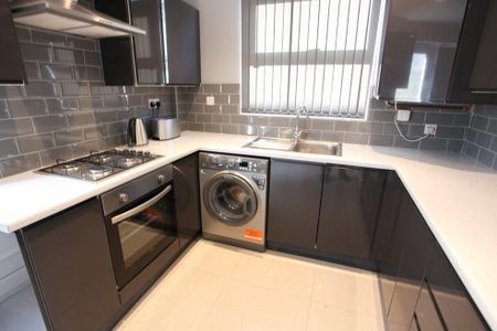 6 bedroom terraced house to rent - Photo 5