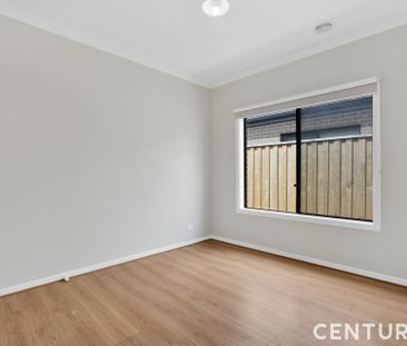 Beautifully Presented Home Close to All Amenities - Photo 3