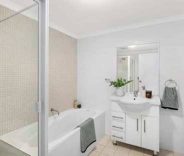 Elevated third floor position with cool sea breezes - Photo 6