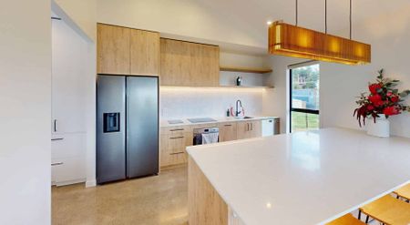 Feilding - 4 Bedrooms - Photo 2
