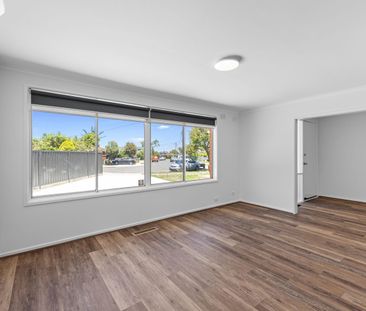 IMMACULATE PRESENTATION IN A SERENE LOCATION! - Photo 3