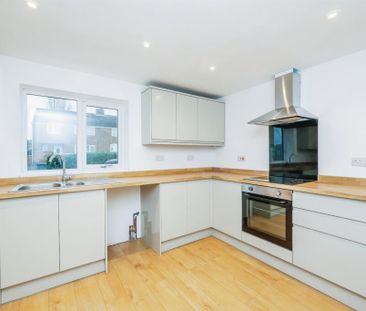 3 bedroom semi-detached house to rent - Photo 2