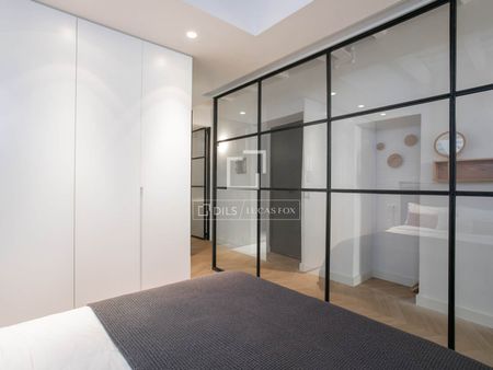 Excellent 2 Bedroom apartment for rent in El Born, Barcelona - Photo 3