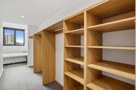 “MODERN FULLY FURNISHED 2 BEDROOM APARTMENT IN THE HEART OF TOOWONG” - Photo 4