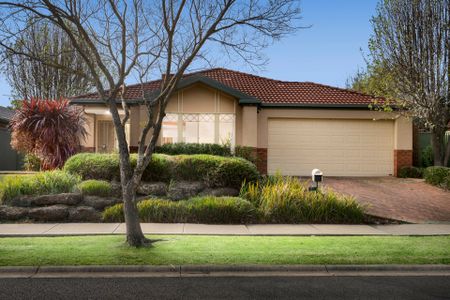 27 Waterside Drive, CRANBOURNE EAST - Photo 3